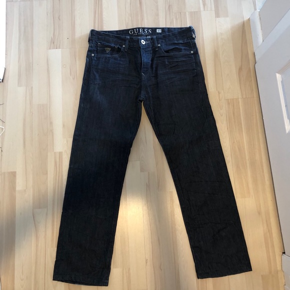 Dark wash guess jeans. - Picture 2 of 4